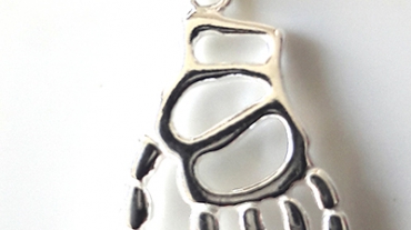 small-skeleton-hand-pendant